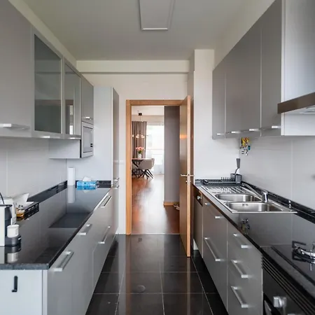 Sky View - Spacious With Pool & Gym * 丰沙尔