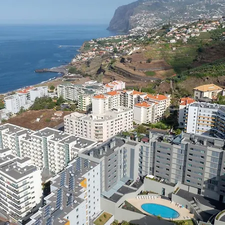 Sky View - Spacious With Pool & Gym