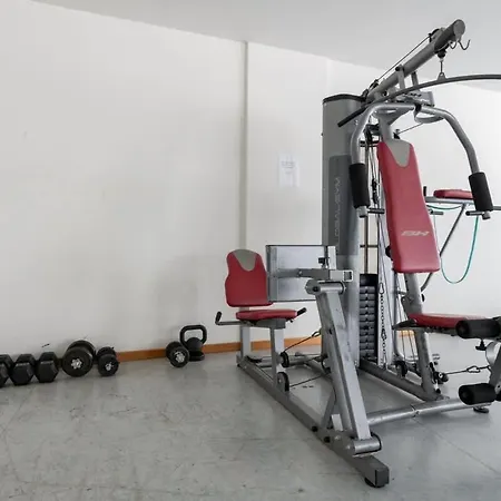 Sky View - Spacious With Pool & Gym