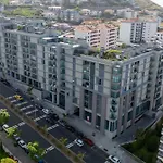 Sky View - Spacious With Pool & Gym Apartment *