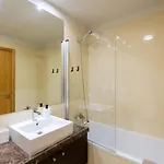 Sky View - Spacious With Pool & Gym * Funchal (Madeira)