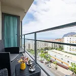 Sky View - Spacious With Pool & Gym Funchal (Madeira)