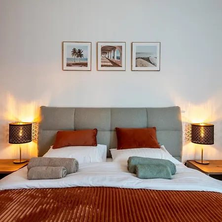 Sky View - Spacious With Pool & Gym * 푼샬