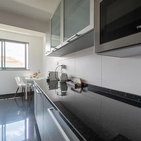 Sky View - Spacious With Pool & Gym 푼샬