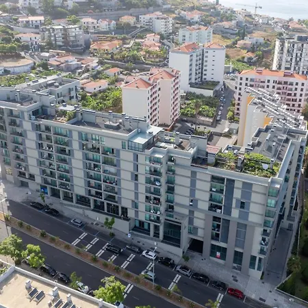 Sky View - Spacious With Pool & Gym Apartman *