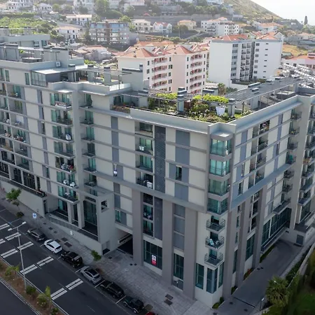 Sky View - Spacious With Pool & Gym