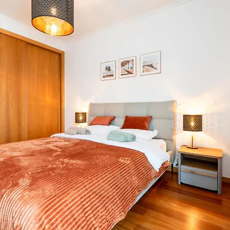 Sky View - Spacious With Pool & Gym Apartman *