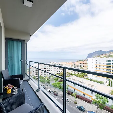 Sky View - Spacious With Pool & Gym *