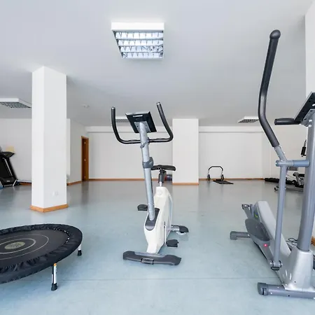 Sky View - Spacious With Pool & Gym Apartman *