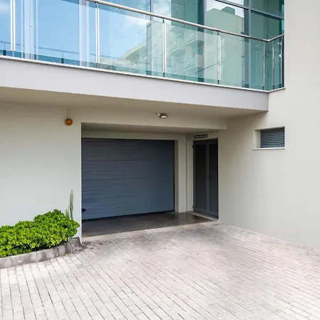 Apartman Sky View - Spacious With Pool & Gym *