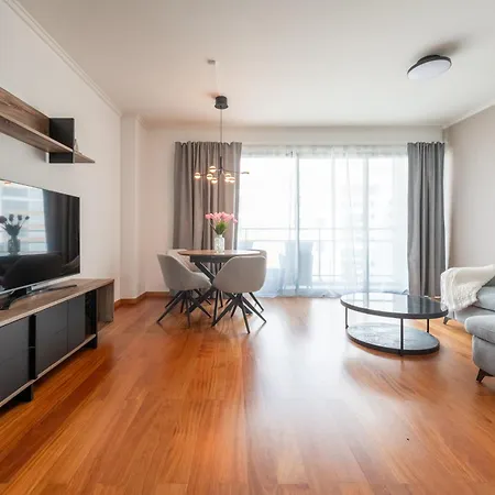 Sky View - Spacious With Pool & Gym * Funchal