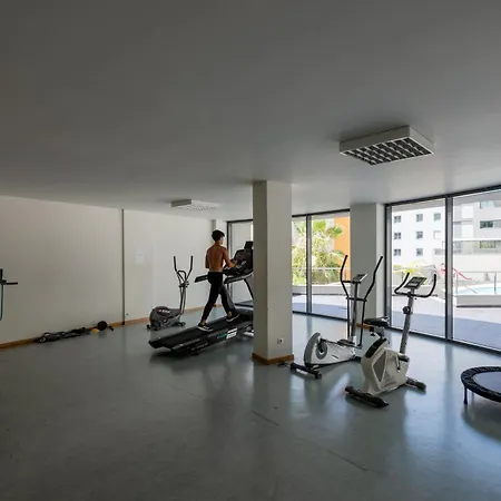 Sky View - Spacious With Pool & Gym Funchal