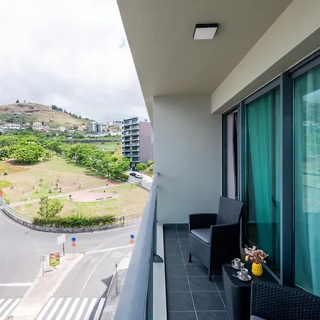 Sky View - Spacious With Pool & Gym 푼샬