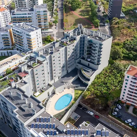 Sky View - Spacious With Pool & Gym * 푼샬