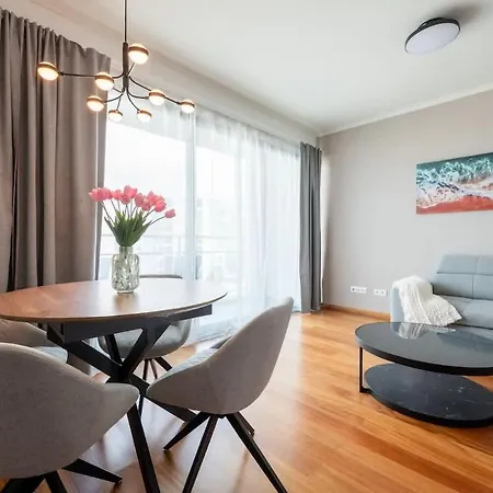 Apartment Sky View - Spacious With Pool & Gym *
