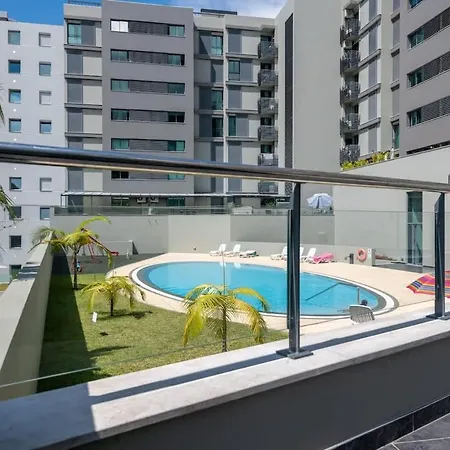 Sky View - Spacious With Pool & Gym Apartament Funchal (Madeira)