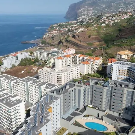 Sky View - Spacious With Pool & Gym Apartment Funchal (Madeira)
