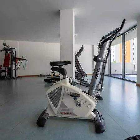 Sky View - Spacious With Pool & Gym * Funchal (Madeira)