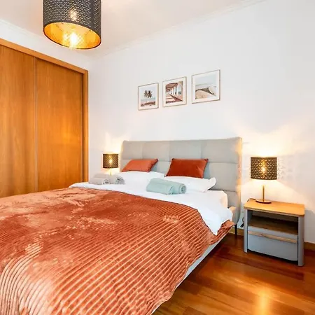 Sky View - Spacious With Pool & Gym Apartment *
