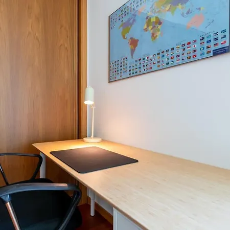 Sky View - Spacious With Pool & Gym Daire