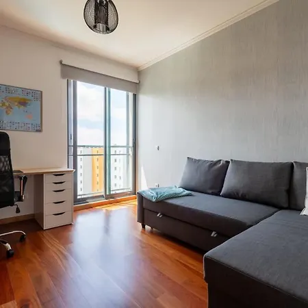 Apartment Sky View - Spacious With Pool & Gym *