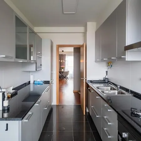 Sky View - Spacious With Pool & Gym Apartment Funchal (Madeira)