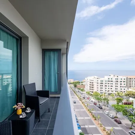 Apartment Sky View - Spacious With Pool & Gym *
