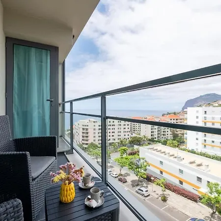 Sky View - Spacious With Pool & Gym Funchal (Madeira)