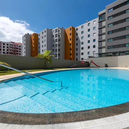 Sky View - Spacious With Pool & Gym * Funchal (Madeira)