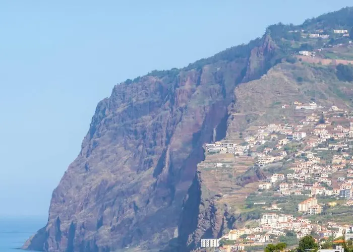 Sky View - Spacious With Pool & Gym Apartament Funchal (Madeira)