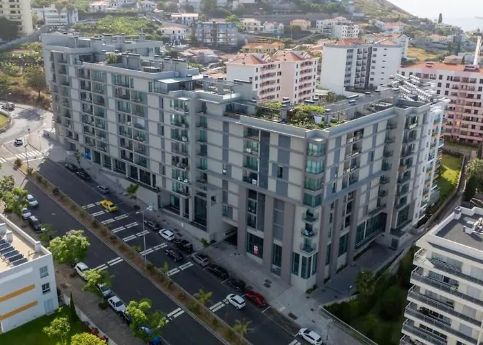 Sky View - Spacious With Pool & Gym Apartament *