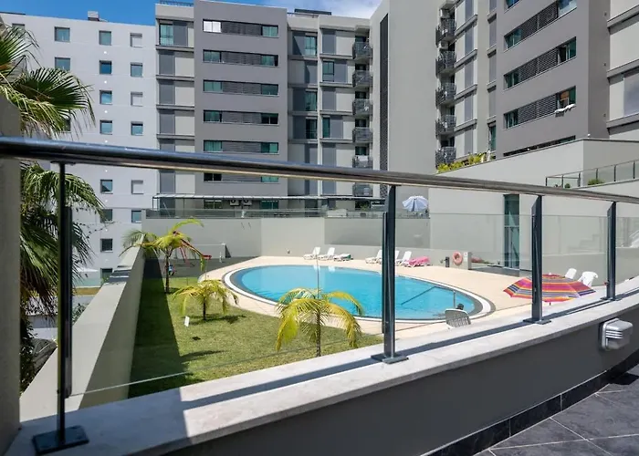 Sky View - Spacious With Pool & Gym Apartament Funchal (Madeira)