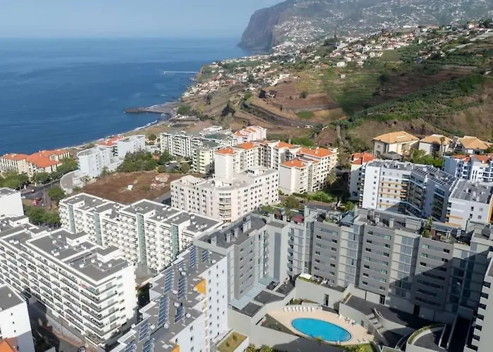 Sky View - Spacious With Pool & Gym Apartament Funchal (Madeira)
