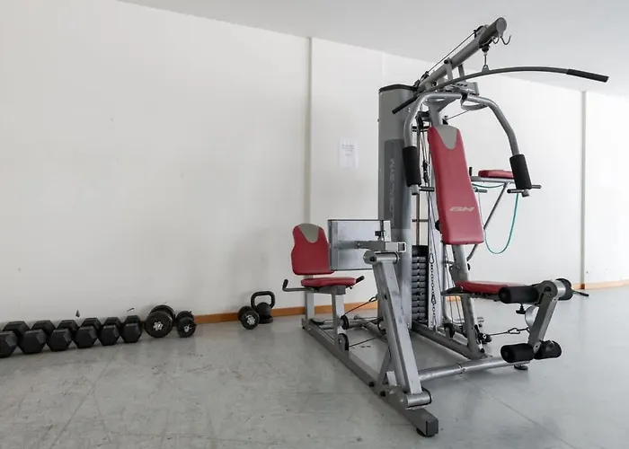 Sky View - Spacious With Pool & Gym