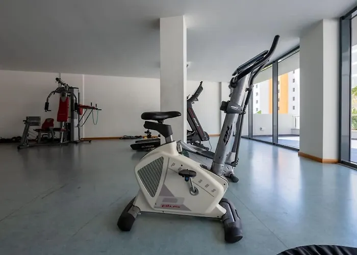 Sky View - Spacious With Pool & Gym * Funchal (Madeira)