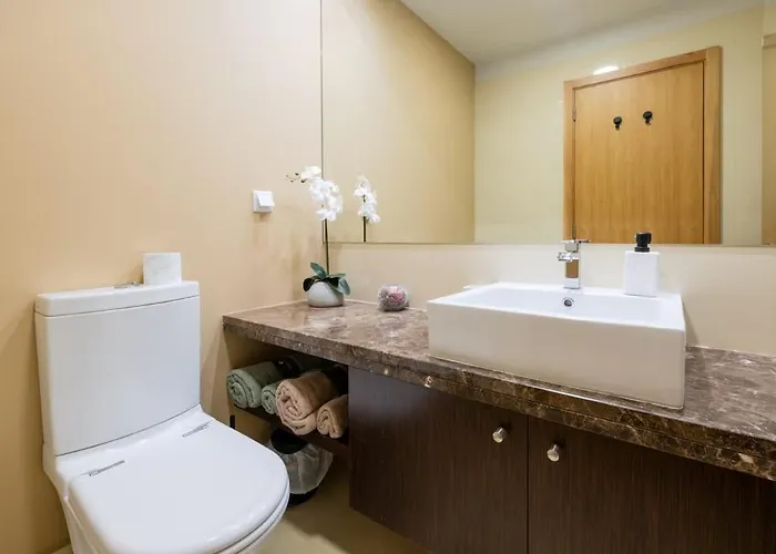 Apartament Sky View - Spacious With Pool & Gym *