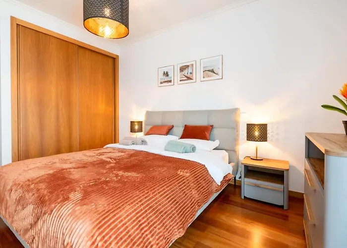 Sky View - Spacious With Pool & Gym Apartament *