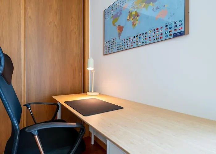 Sky View - Spacious With Pool & Gym Apartament