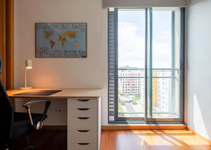 Sky View - Spacious With Pool & Gym Apartament *