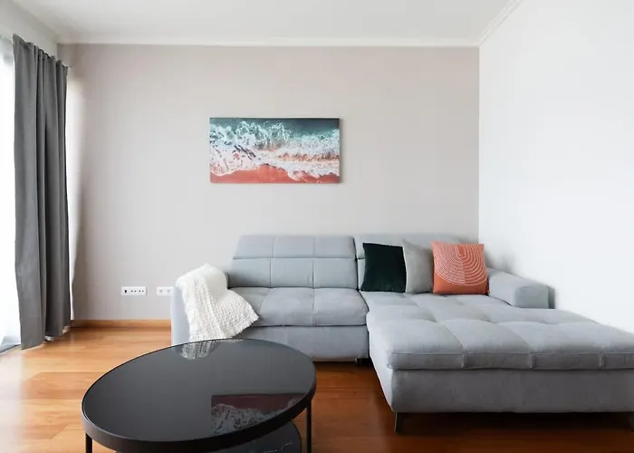 Sky View - Spacious With Pool & Gym Apartament *