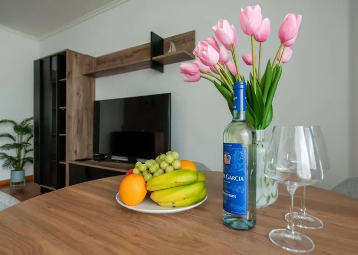 Sky View - Spacious With Pool & Gym *