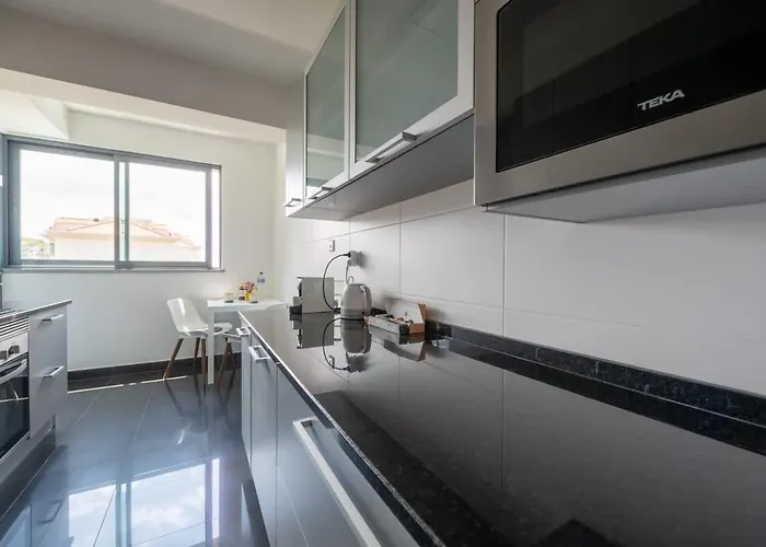 Sky View - Spacious With Pool & Gym Apartament Funchal (Madeira)