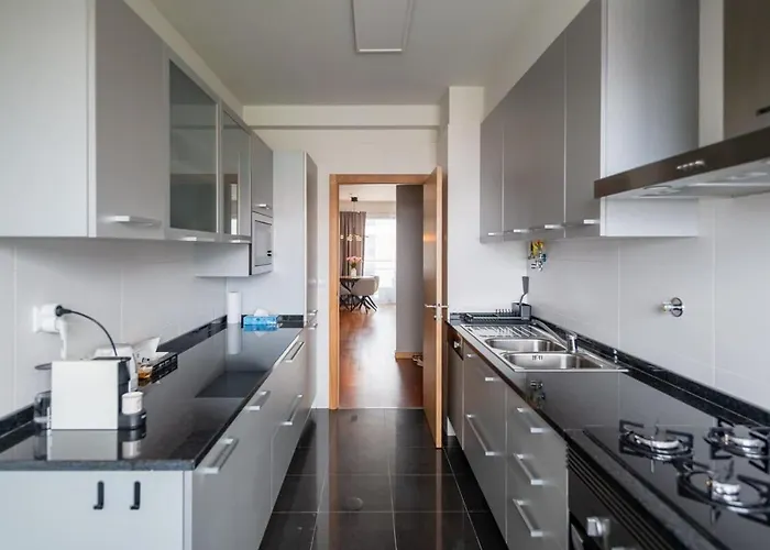 Sky View - Spacious With Pool & Gym Apartament Funchal (Madeira)