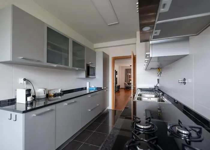 Apartament Sky View - Spacious With Pool & Gym *