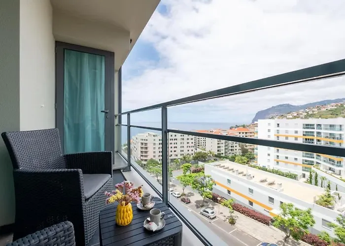 Sky View - Spacious With Pool & Gym Funchal (Madeira)