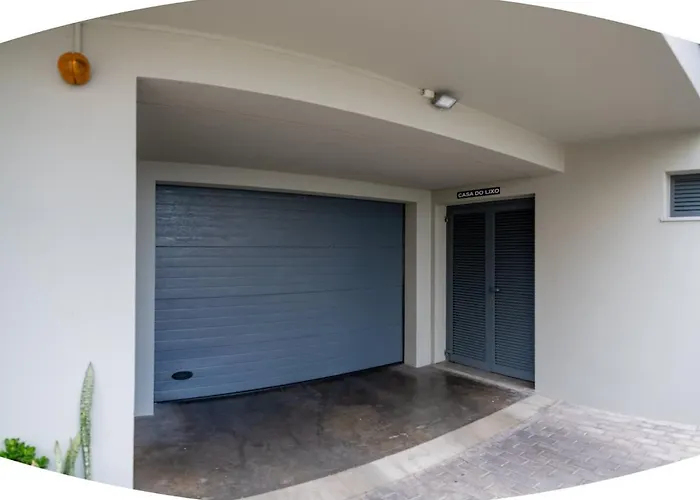 Sky View - Spacious With Pool & Gym Apartament