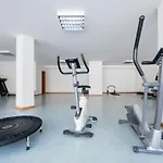 Apartment Sky View - Spacious With Pool & Gym