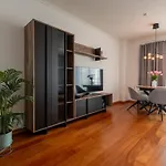 Sky View - Spacious With Pool & Gym Apartment